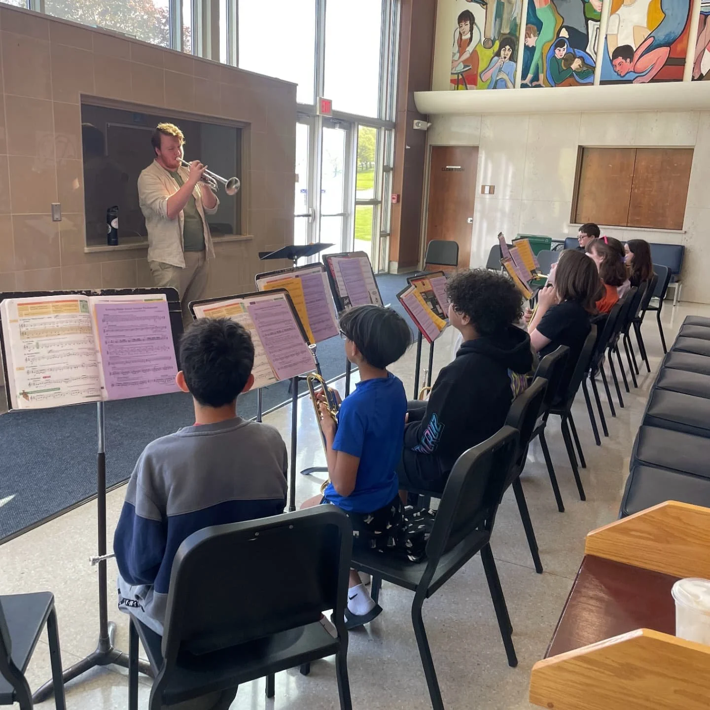 Thank you, @kaitiewelch99, for having me out at Kettering Middle School today! 

I loved getting the chance to work on some fundamentals with your students. Great things are happening up there in Kettering!!