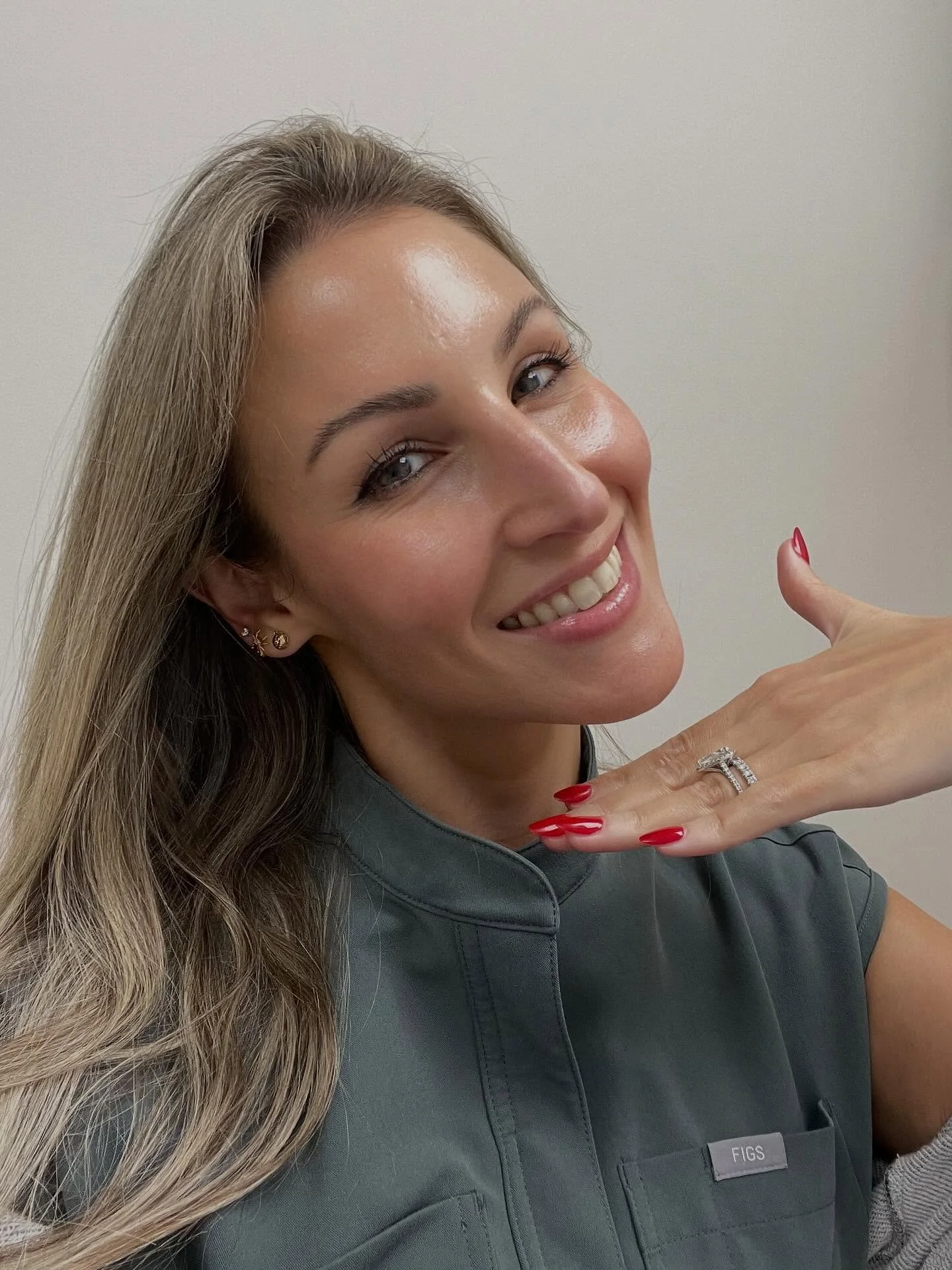 ✨ Happy PA Week! ✨

Thank you, Chloe, our amazing PA, for always taking such great care of our patients and our team. We&rsquo;re so lucky to have you at South Miami Dermatology! 🩺💉🌸 

#PAWeek #PhysicianAssistant #Dermatology #SouthMiamiDermatolog