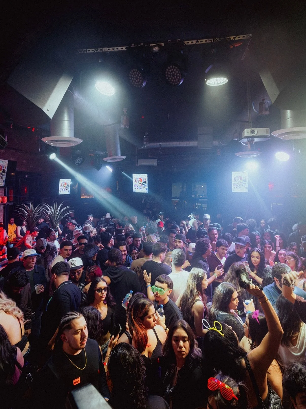 LA TERRAZA WEEKEND LINEUP 🔥

Friday: Rela Pagata 💀🎺
Saturday: Botas y Botellas w/ Canarios de Michoac&aacute;n 🤠🍾

📍1027 2nd St Sacramento