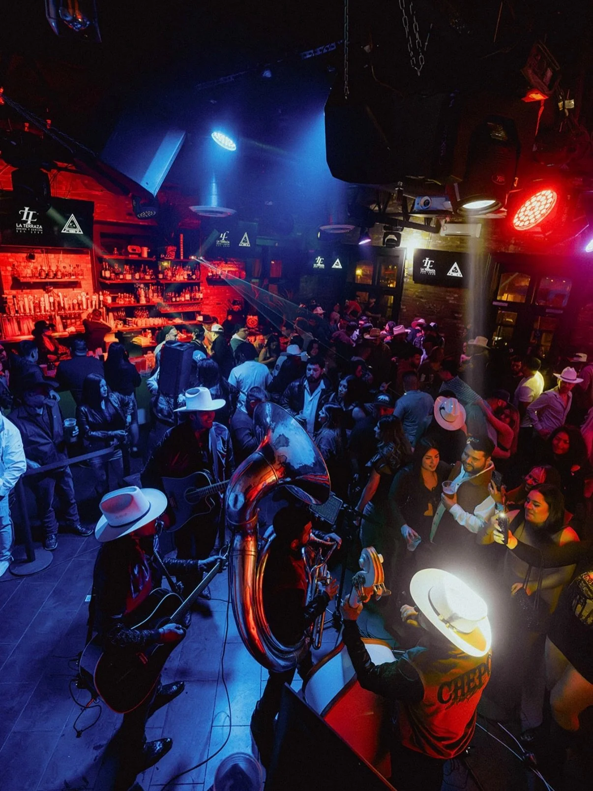 Pegadita Fridays at La Terraza 😮&zwj;💨🔥
Puro ambiente, corridos y botellas toda la noche 🍾🎶
$2 beers &amp; shots from 10-11 PM 🍻
1027 2nd St, Sacramento CA 📍
Pull up early porque se va llenar 🤠💀