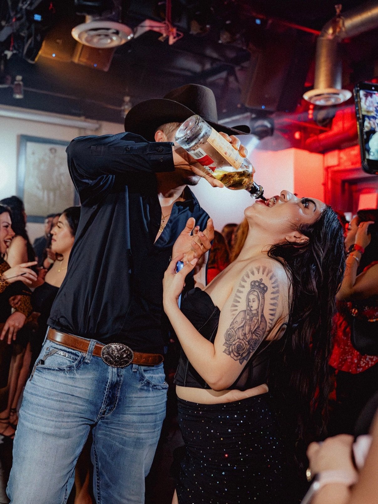 Botas y botellas este domingo en La Terraza 🍾🤠
Canarios de Michoac&aacute;n en vivo para cerrar el fin de semana como se debe 🔥🎶
Doors open at 10 PM
1027 2nd St, Sacramento CA 📍
Puro ambiente toda la noche 😮&zwj;💨