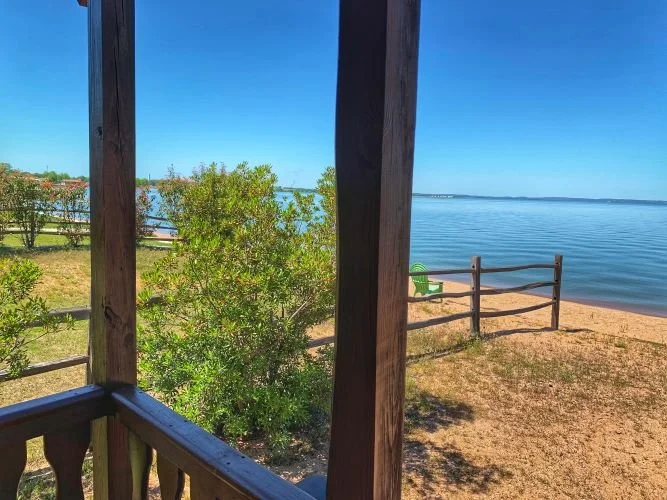 Lake Buchanan waterfront cabin with kitchen and porch – Cabin 11