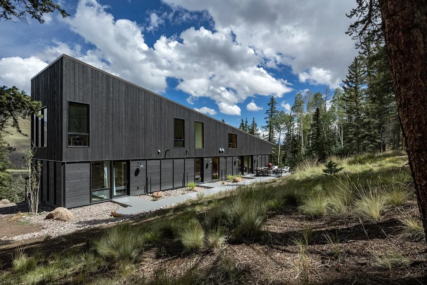 The Bohan Residence. A collaboration with @carterdesignoffice. Pic by @charlesdavissmith. #modernarchitecture #moderninthemountains #coloradoarchitecture #creedecolorado