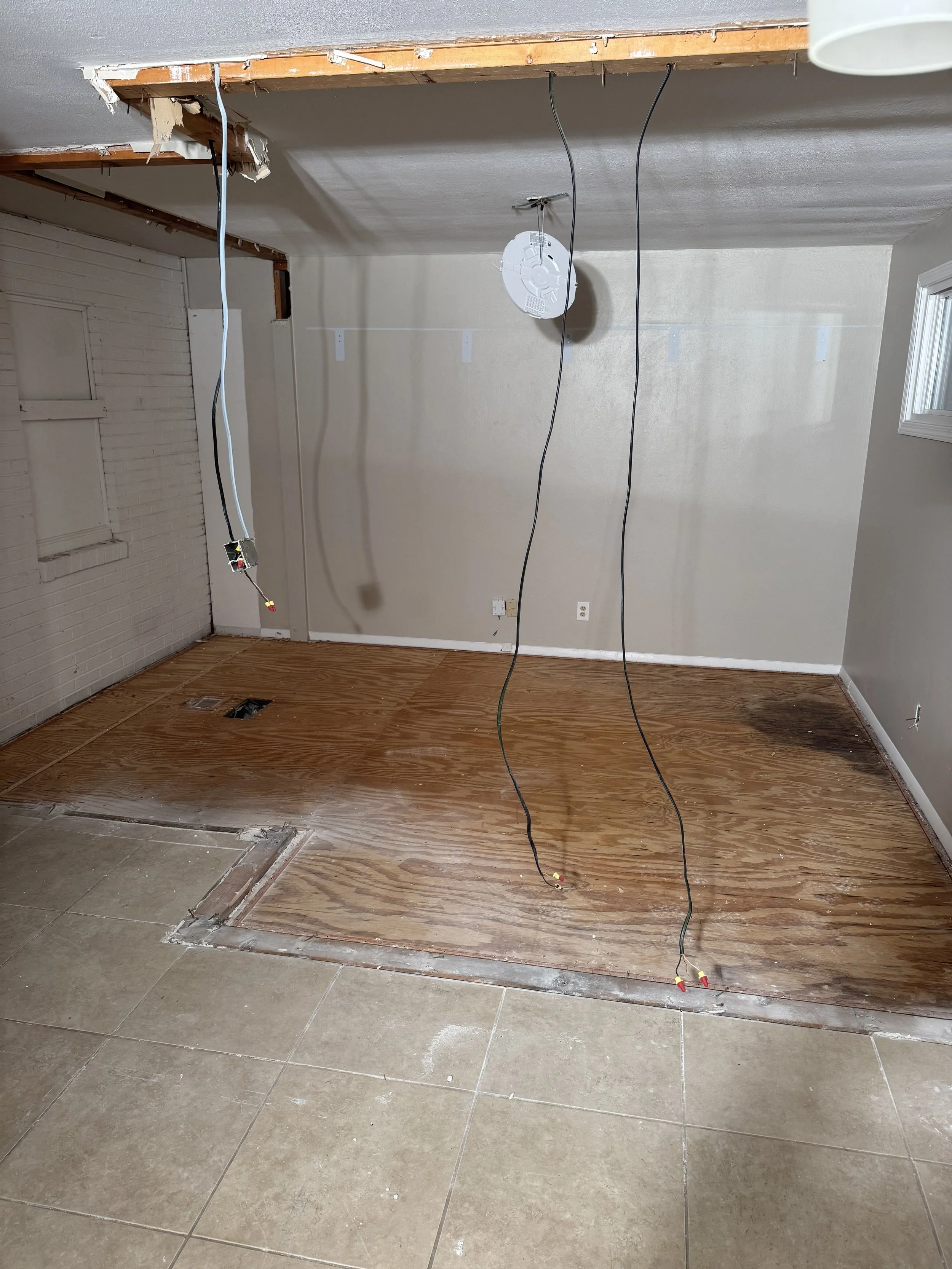 After photo of a room that went under demolition, construction debris cleanup and carpet removal. 