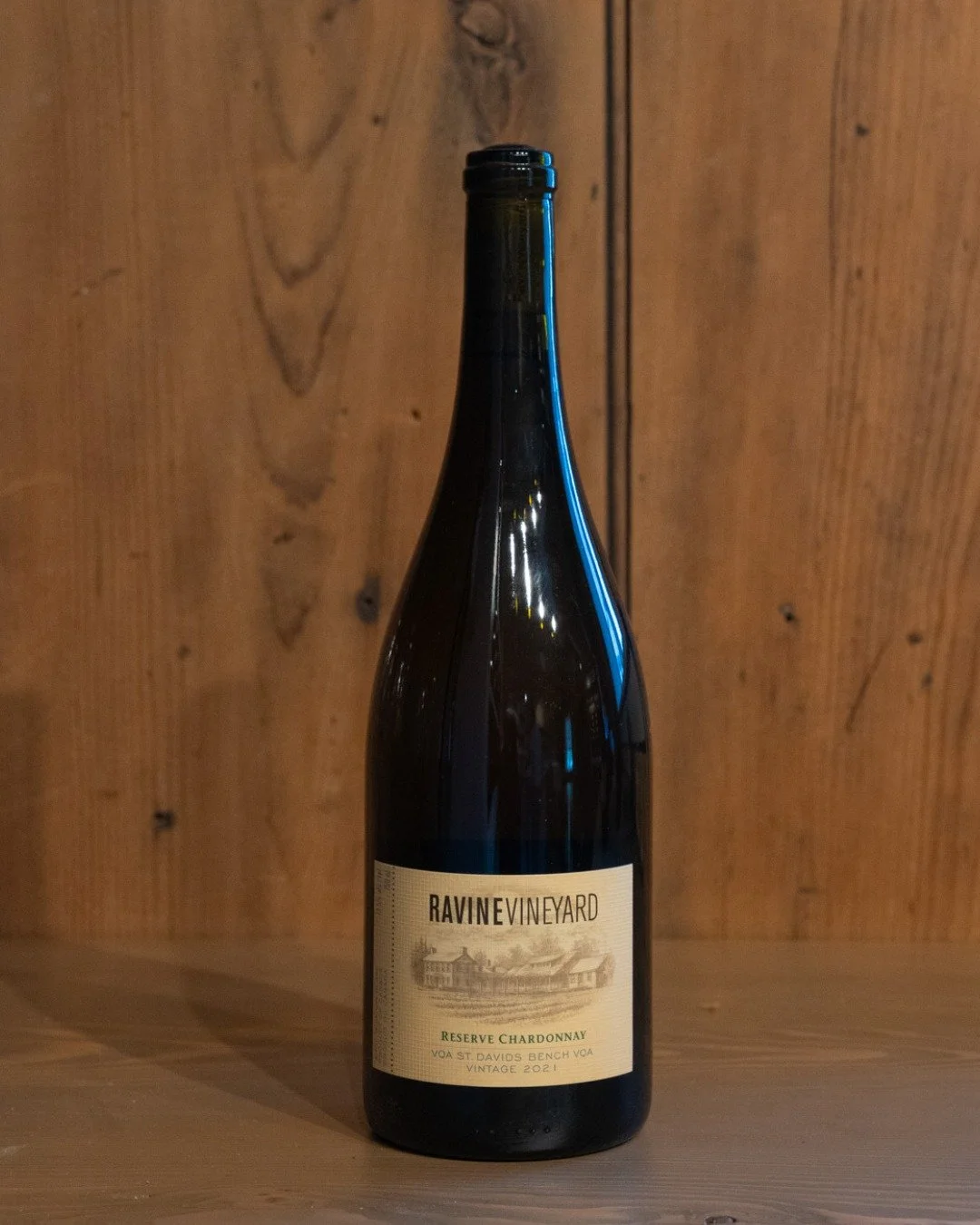 When it comes to cool-climate Chardonnay, the Wineries of Niagara-on-the-Lake deliver.

Featured from @RavineVineyard is their 2021 Reserve Chardonnay &mdash; a bold yet balanced expression that showcases everything we love about this varietal. With 