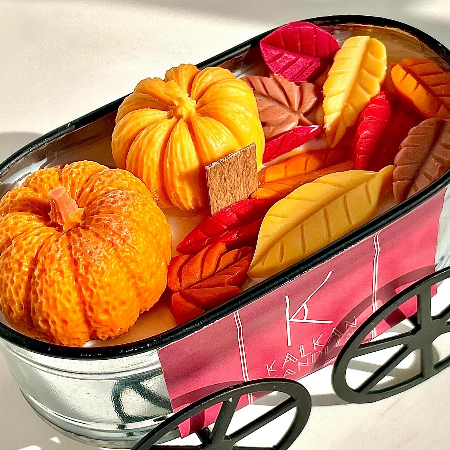 The pumpkin wagons are always a crowd pleaser!🧡