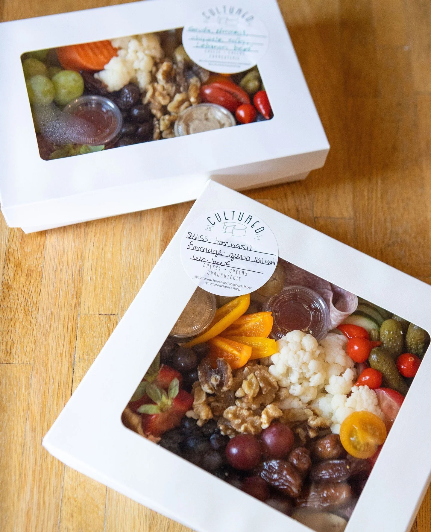 Winter is here, and we&rsquo;re all about cozy nights in! There&rsquo;s nothing better than snuggling up with a delicious spread of comfort food. ❄️⁠
⁠
Our Grab &amp; Go Boxes are perfect for a relaxing evening at home, just add your favorite blanket