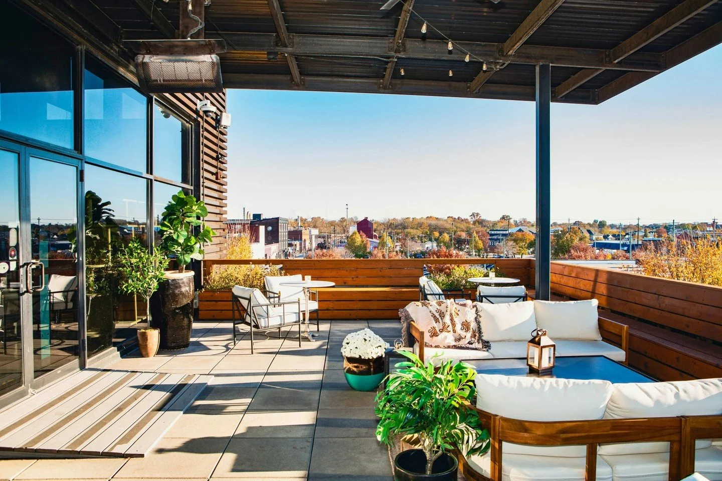 Mid-May in Louisville hits different when you're eating on a rooftop! ☀️⁠
⁠
Warm evenings, delicious cheese, craft cocktails from Copper &amp; Kings. This is the version of spring we signed up for. 🧀⁠
⁠
Come find us inside Copper &amp; Kings, Tue&nd