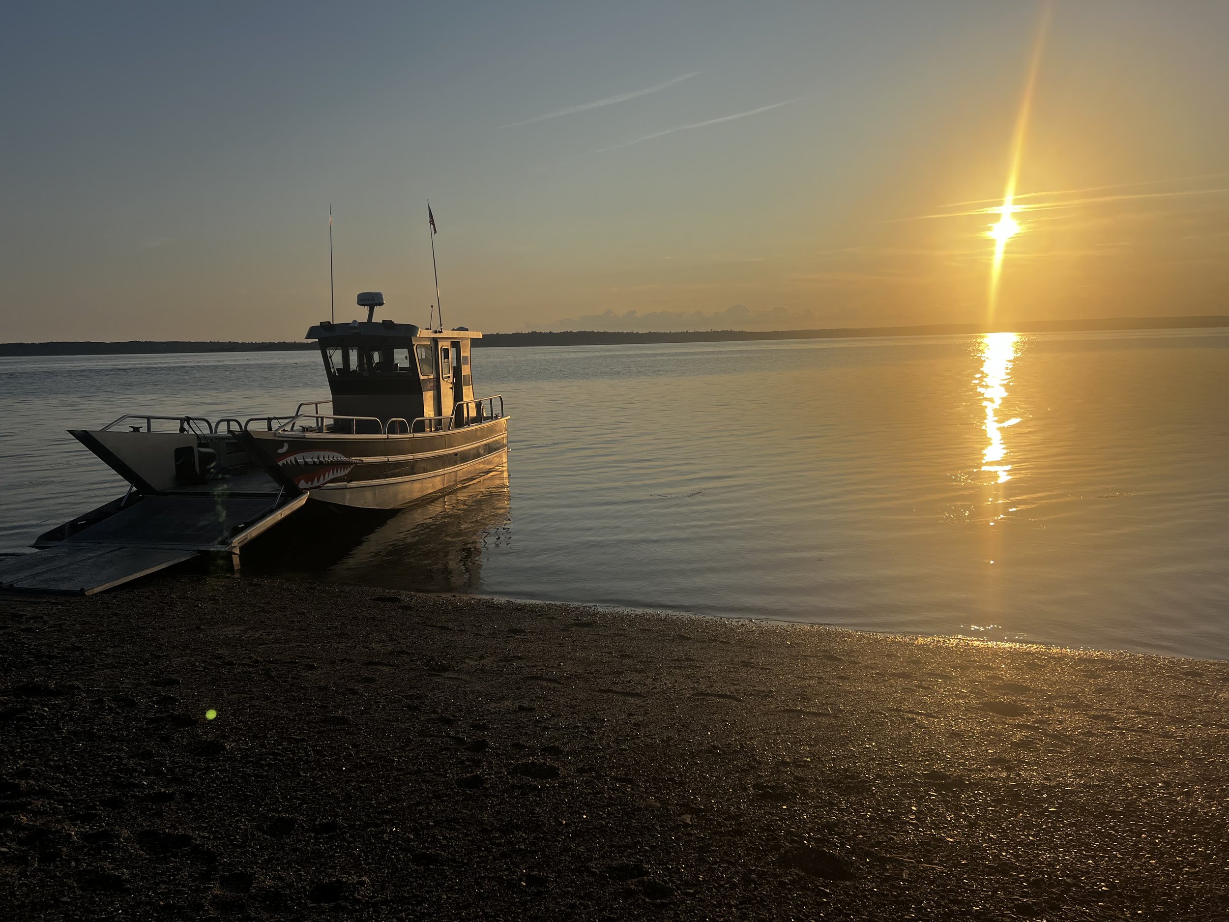 Kukui landing on Tinkers Island at sunset.