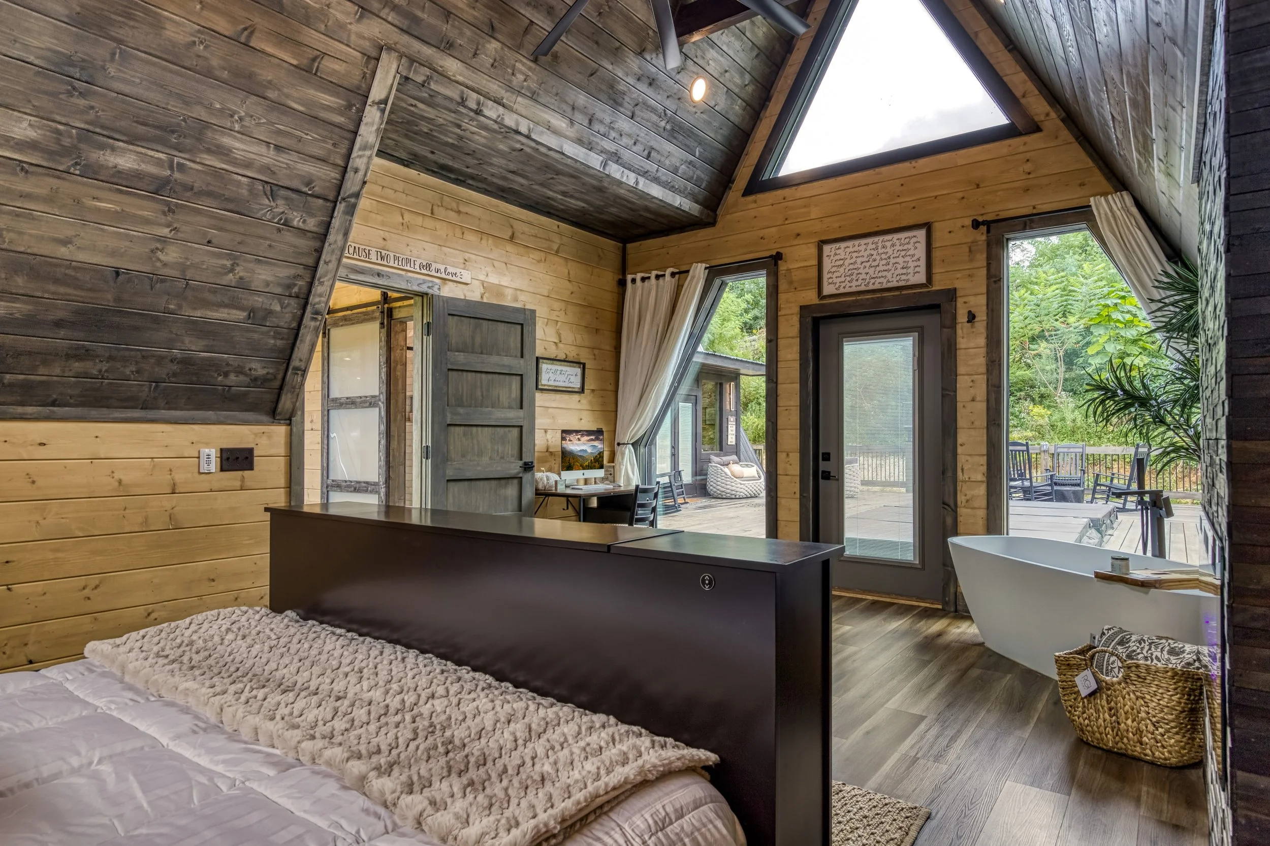 Twin Peaks — Everywhere Escape