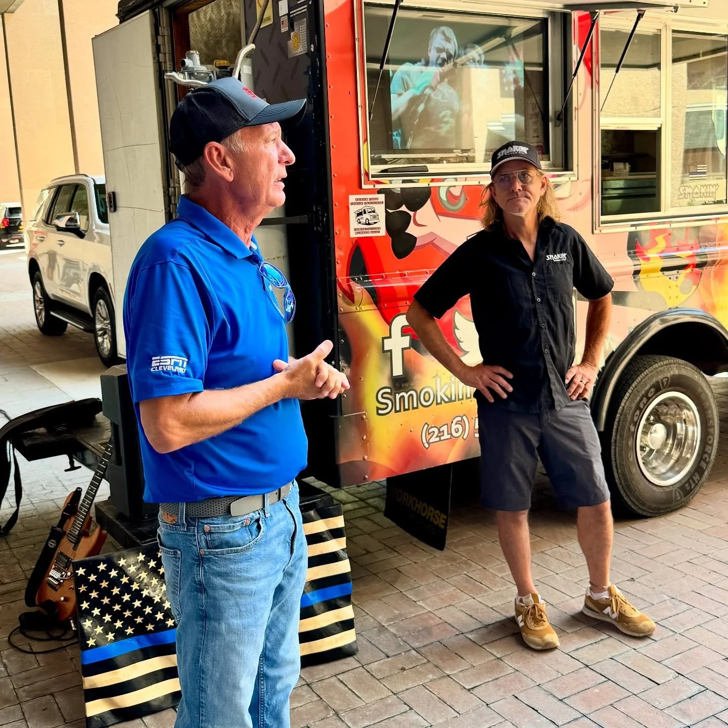 🇺🇸 Honored to serve those who serve us.

This week, we had the privilege of providing lunch at the Justice Center in Cleveland to show some love and appreciation for our local law enforcement and first responders.

🎸 Billy Morris kicked things off