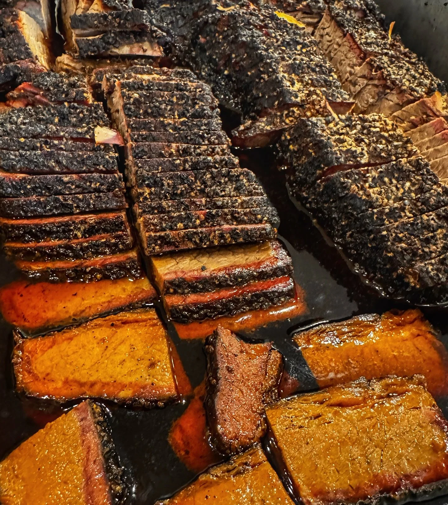 🥩 Brisket this beautiful doesn&rsquo;t happen fast&mdash;it takes 12 hours to look this good&hellip; and about 12 seconds to disappear. 💨🔥

👉 www.smokinrocknroll.com