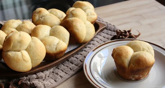      
  
















   
    
      
    
     
       
        
       
     
    
    



   


 
  
 

         
  
     thesweetestjourney : 

  Homemade Dinner Rolls Recipe | Bread Recipes   Learn how to make soft and fluffy dinner rolls at 