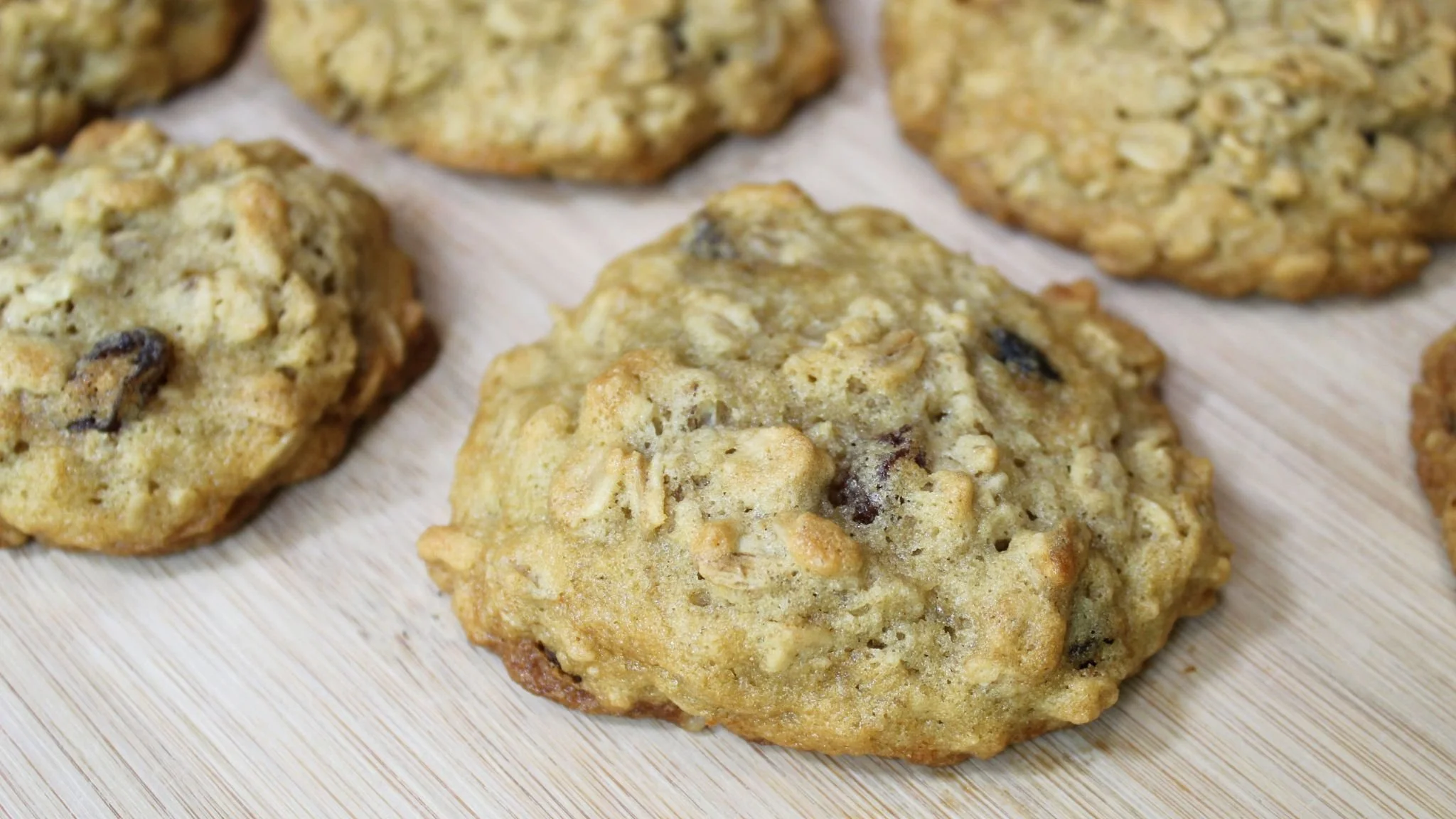       
  
        Making Oatmeal Cookies From Scratch   Ingredients:    10 Tablespoons Butter, Softened (140g)  &frac12; Cup Brown Sugar (96g)  &frac14; Cup White Sugar (48g)  1 Egg  1 Teaspoon Vanilla Extract (5ml)  1 Tablespoon Milk or Milk Substit