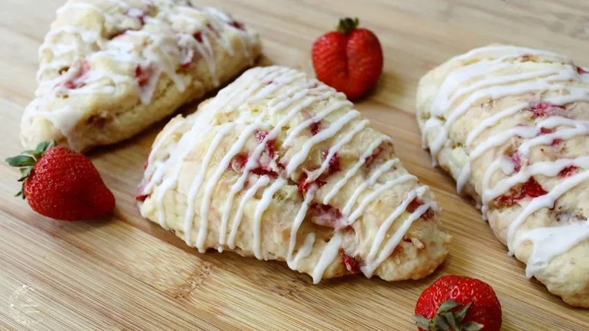     
  
















   
    
      
    
     
       
        
       
     
    
    



   


 
  
 

         
  
    
Strawberries and Cream Scones Recipe   
How to make soft and fluffy cream scones with fresh strawberries.     Ingredients: