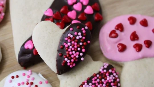      
  
















   
    
      
    
     
       
        
       
     
    
    



   


 
  
 

         
  
    How to Make Heart Shaped Sugar Cookies for Valentine&rsquo;s Day | Recipe   
How to make and decorate sugar cookies for Val
