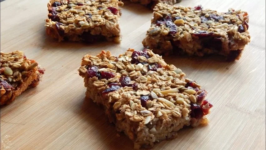 Healthy Oatmeal Breakfast Bars Recipe