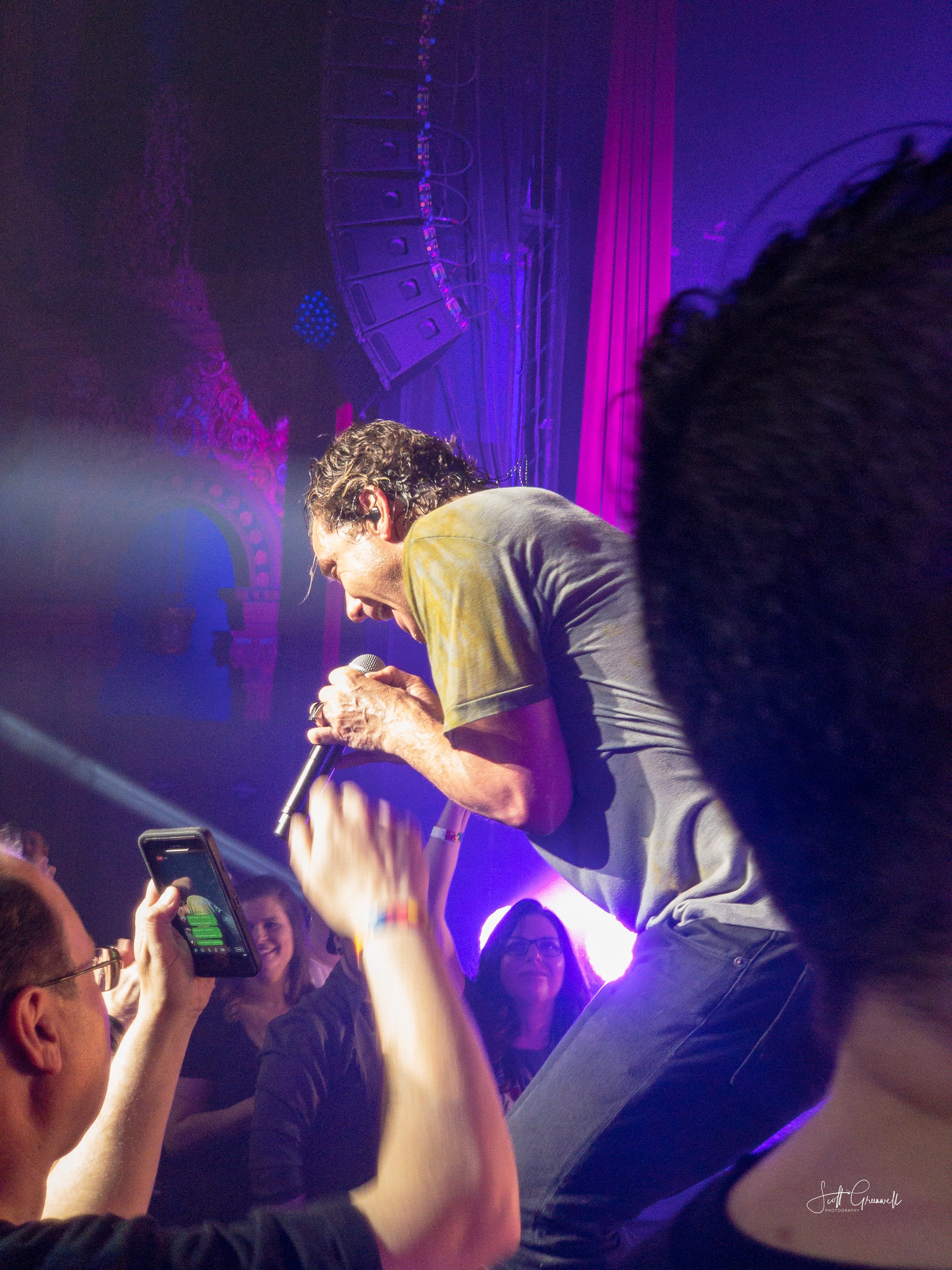 2018-04-18 22-37-09 Bush Concert 0200.jpg