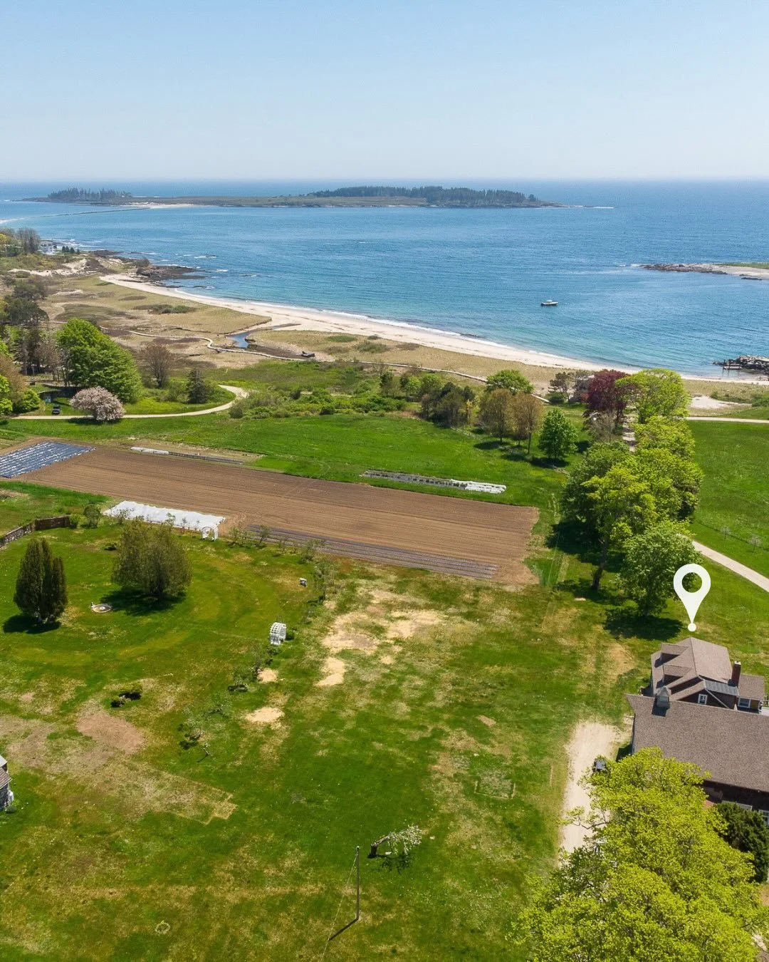 Rental | Cape Elizabeth⠀⠀
⠀⠀
Introducing the Diary House. A rare to market furnished 3 bedroom, 1 bath cottage in the heart of the gated 2,200 acre Sprague Family property in Cape Elizabeth. This is one of the most unique and beautiful properties in 