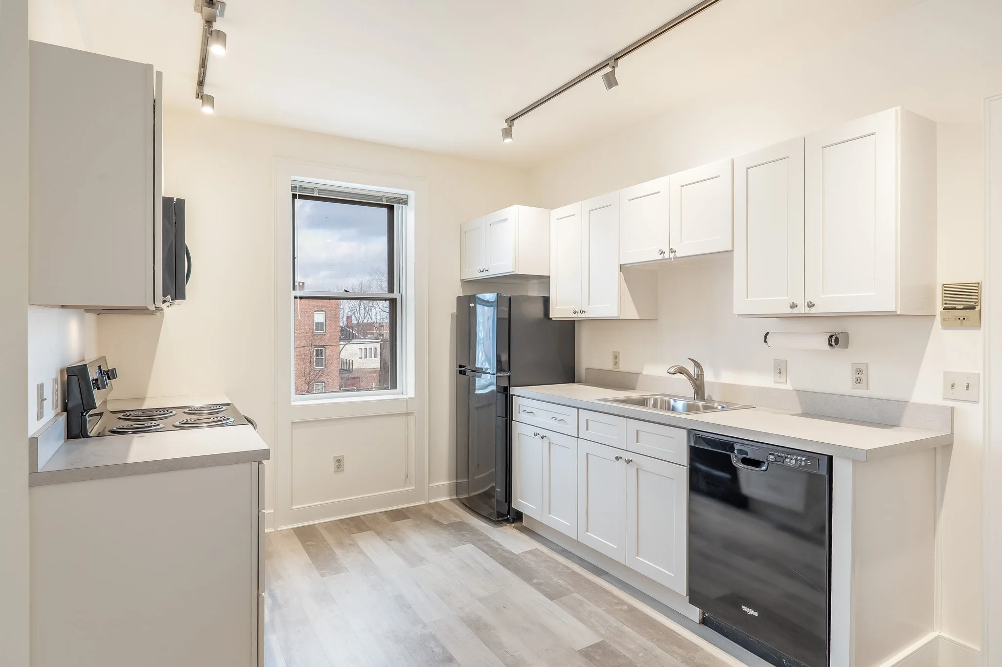 68 Pleaant St-10.jpg