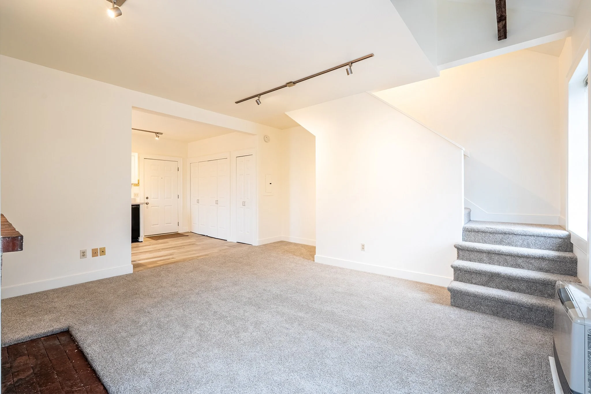 68 Pleaant St-14.jpg