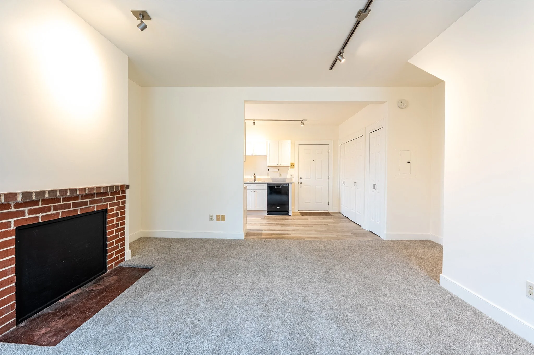 68 Pleaant St-15.jpg