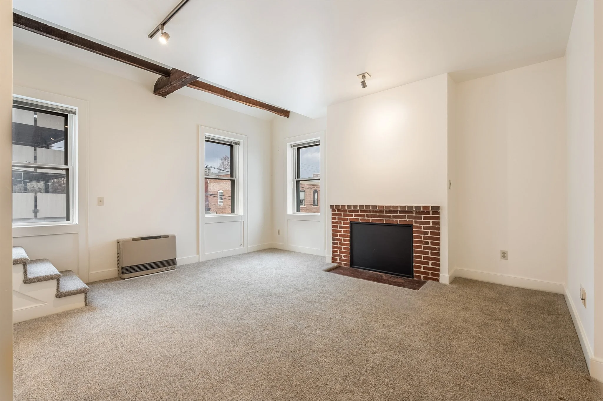 68 Pleaant St-12.jpg