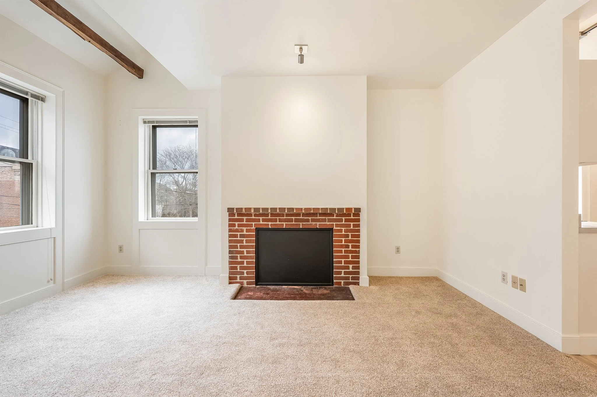 68 Pleaant St-16.jpg