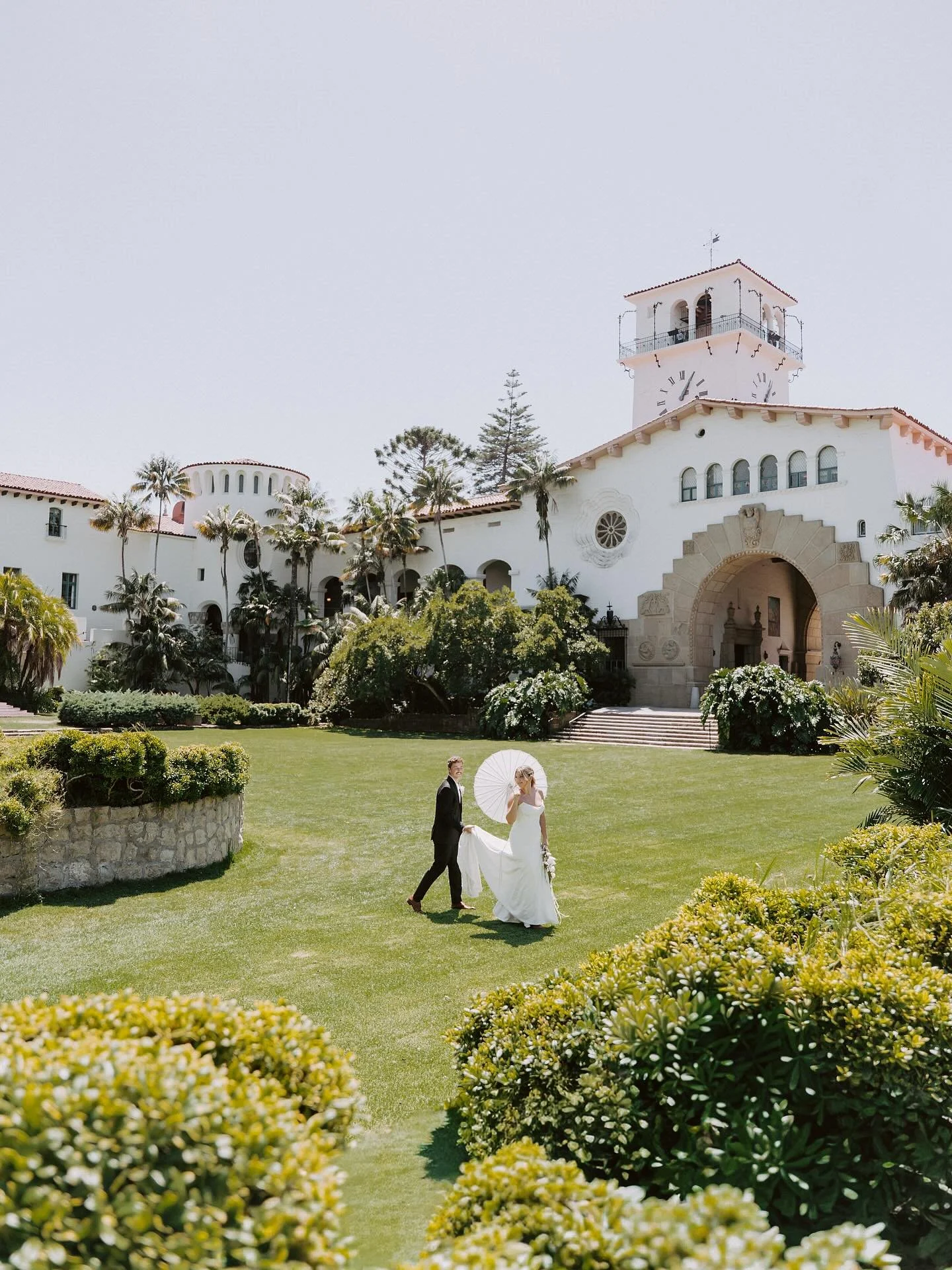 The Santa Barbara courthouse was everything I&rsquo;ve ever dreamed of and more ✨ 
.
The team: 
Photographer: @jessholle
Venue: Santa Barbara Courthouse
Floral: @luckyladyfloral
Model: @luckyladyfloral
Hosts: @luckyladyfloral
@seasaltcowpokephotograp