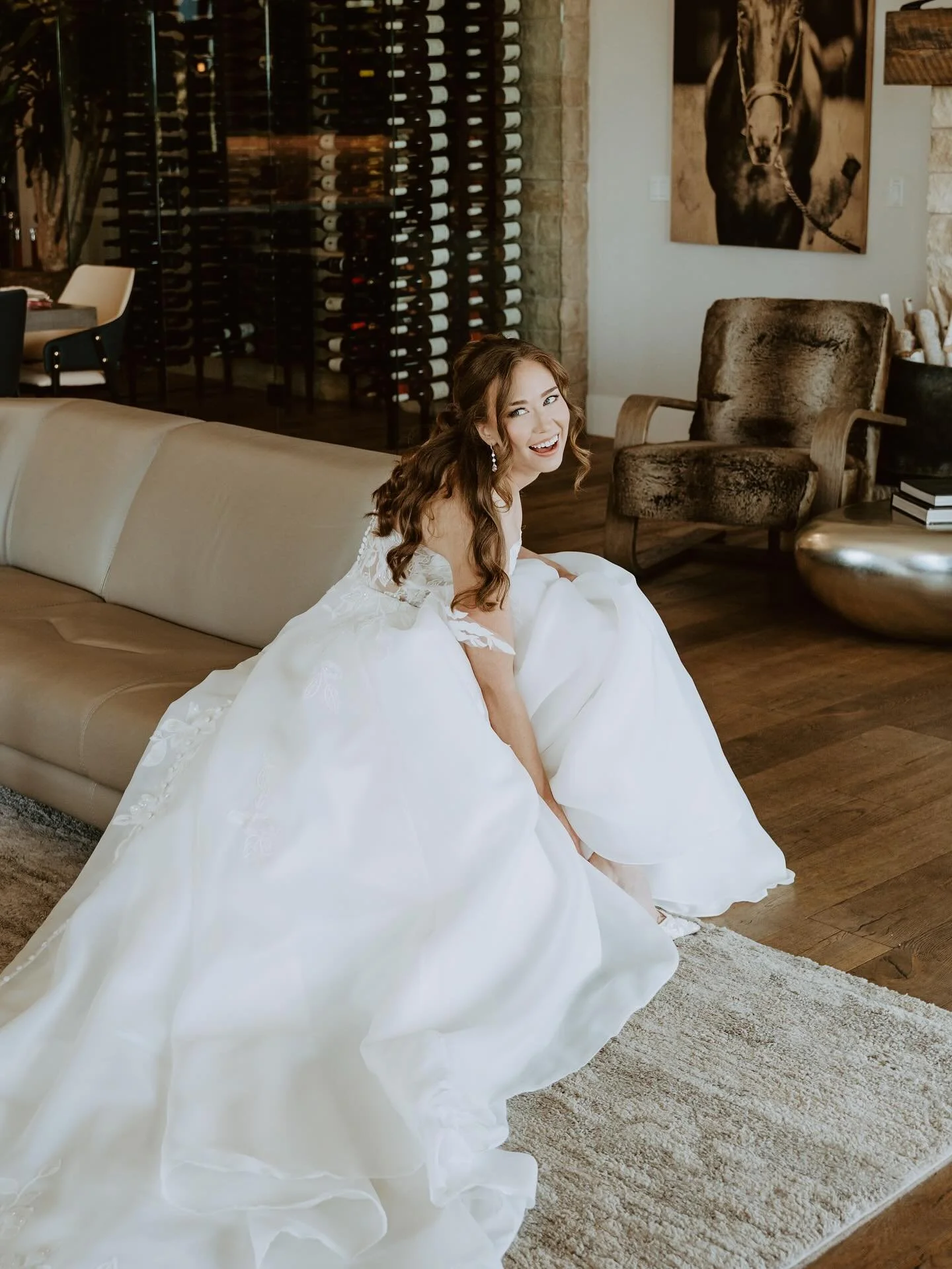 A moment for the bride ✨
.
Photographer @jessholle
Bridal H&amp;MU @the.glamproject
Planning @kendall_melissa_events
Venue @blackoakmountainvineyards
Florals @strelitzia_weddings_and_events 
Rentals/Decor @memorableeventsrentals
Catering @worldfareca