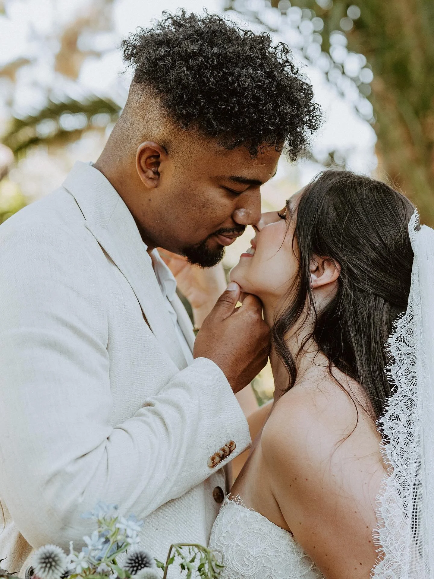 Brandon and Mimi giving all the magic ✨
.
Photography: @jessholle
Venue: @mccormick.homeranch
Floral: @luckyladyfloral
Hosts: @luckyladyfloral @seasaltcowpokephotography
Event assistant: @sunnyrayevents
Bridal: @epiphanyboutique_slo @epiphanyboutique
