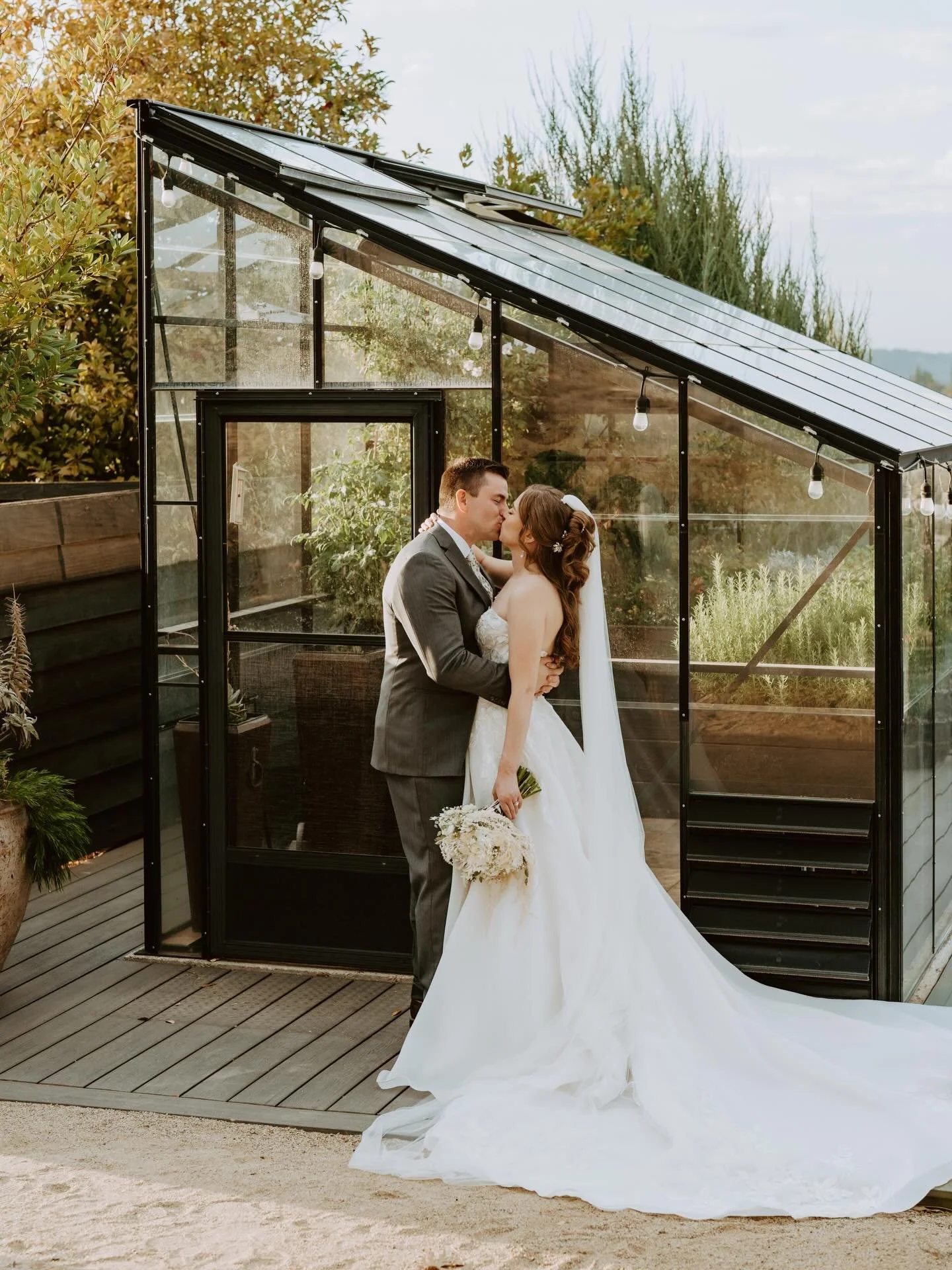 Incredible day at @blackoakmountainvineyards celebrating these two!! 🤍
.
Photographer @jessholle
Bridal H&amp;MU @the.glamproject
Planning @kendall_melissa_events
Venue @blackoakmountainvineyards
Florals @strelitzia_weddings_and_events Rentals/Decor