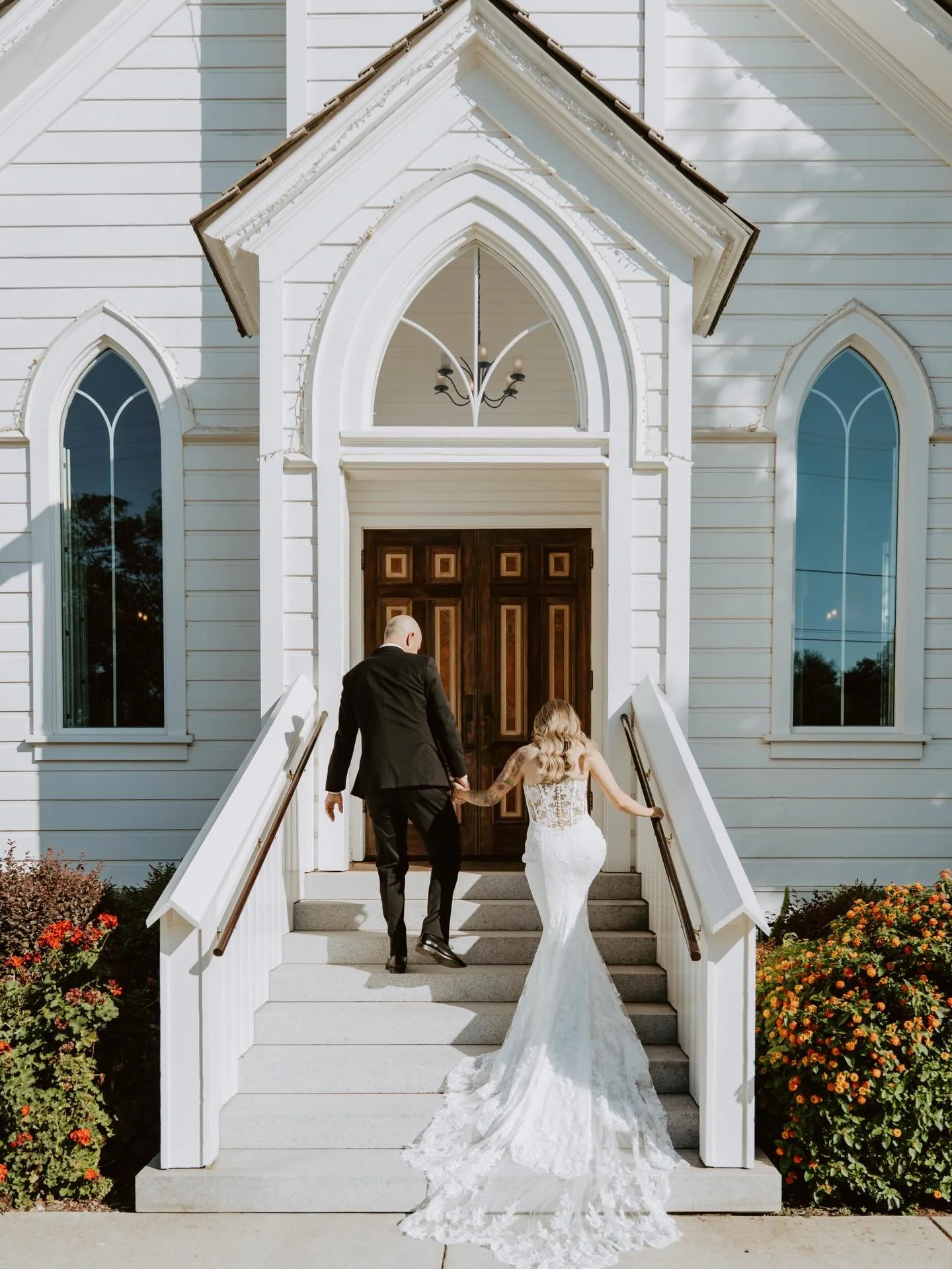 Some of my favorite moments from this beautiful chapel wedding ⛪️