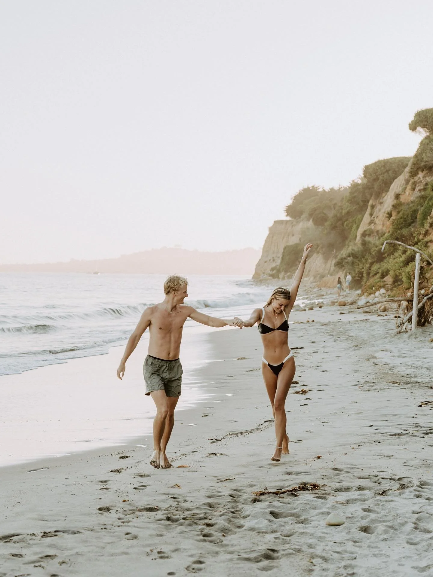 This session lives rent free in my head ✨
.
Models: @lizzyandlandon 
Photography: @jessholle
Hosts: @luckyladyfloral @seasaltcowpokephotography
Swimwear: @astoriaswimwear