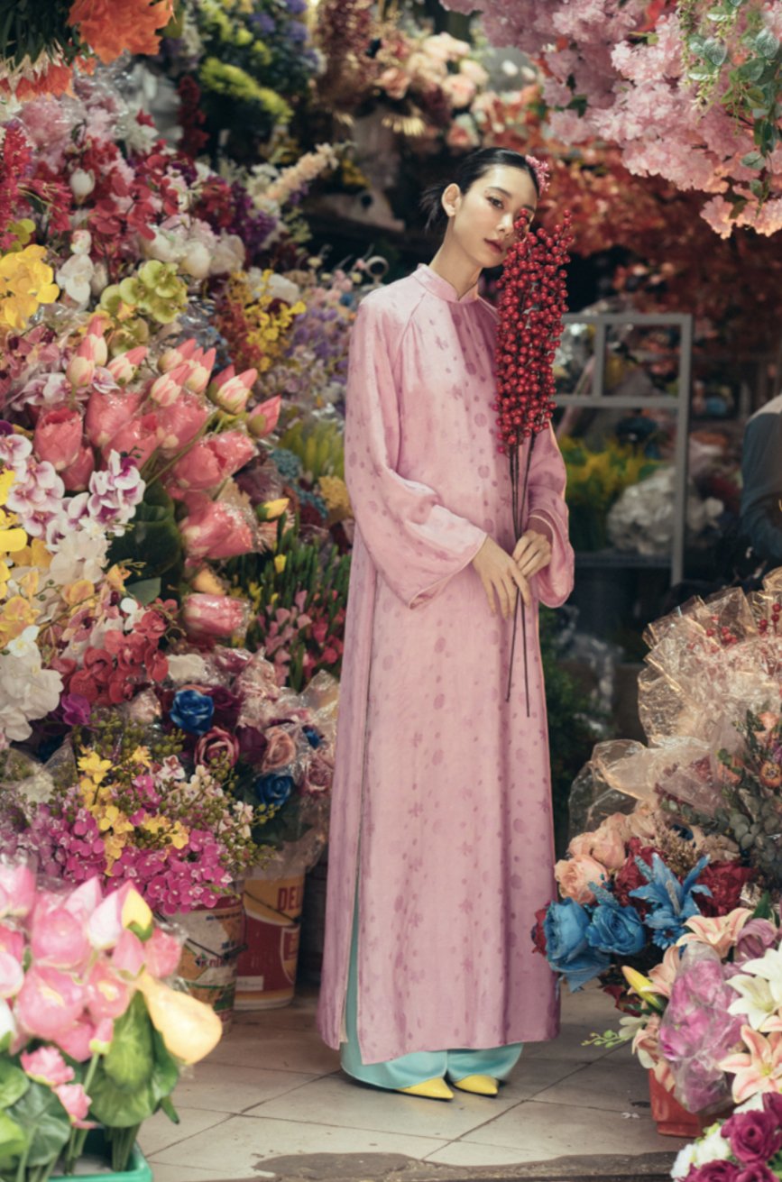 Choosing the Right Fabric for Your       Áo Dài