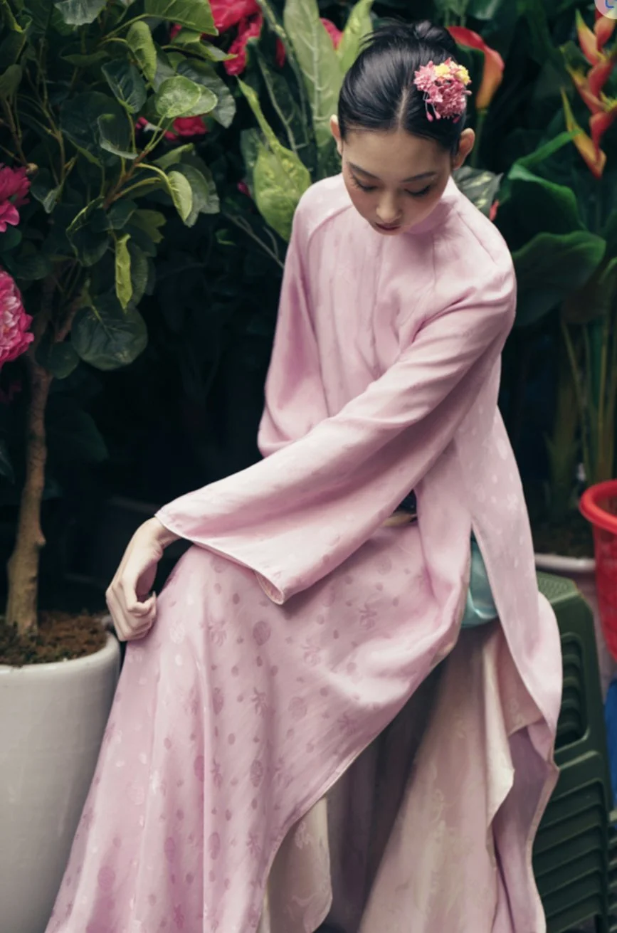 How Do I Choose The Right Fabric For Sewing An Áo Dài?