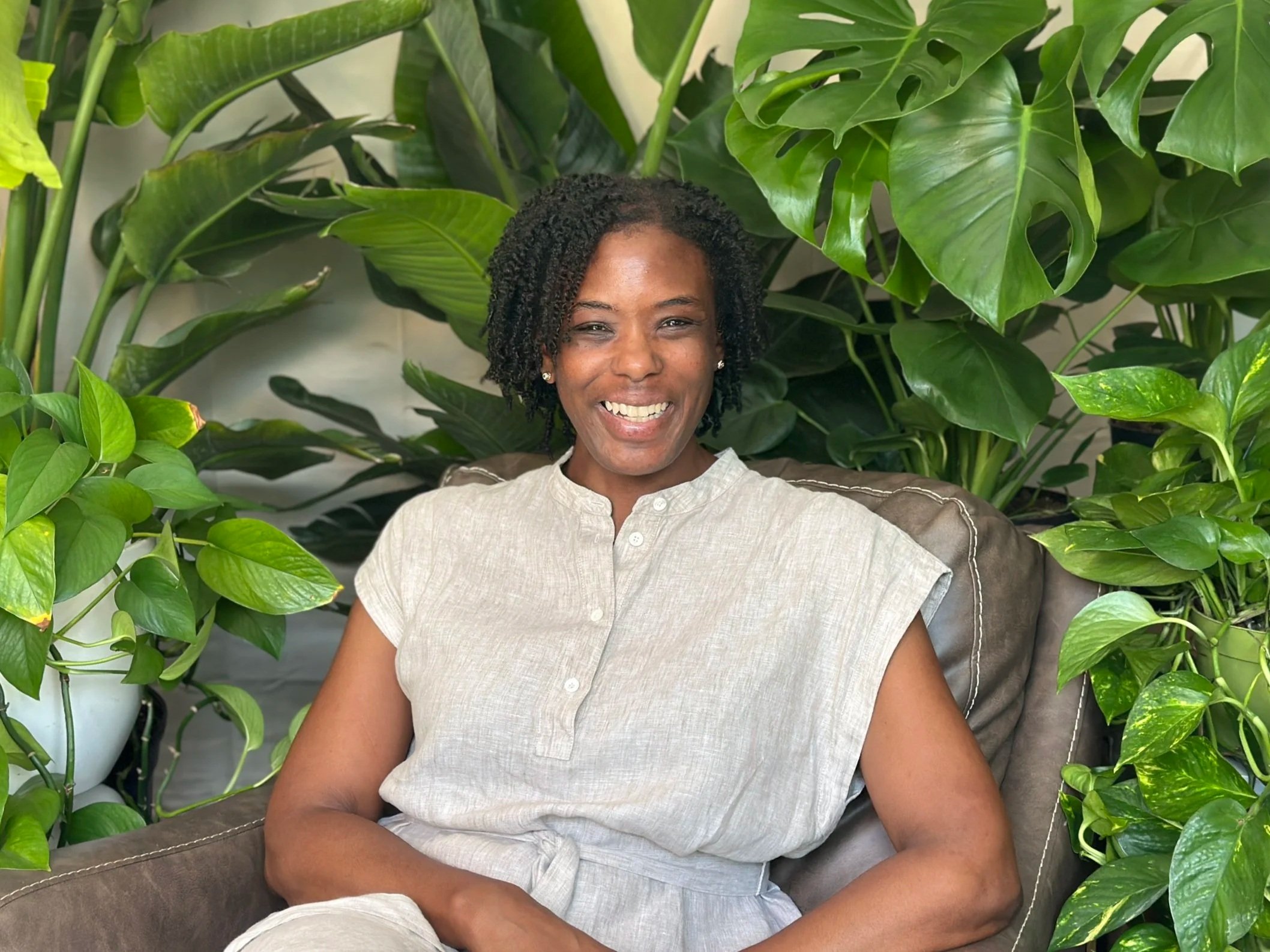  Dr. Stacie DeFreitas, PhD, a Psychologist, believes that mental health is the foundation of a healthy, joyful, and fulfilling life. She works with adolescents and adults navigating challenges such as depression, anxiety, and relationship issues. 