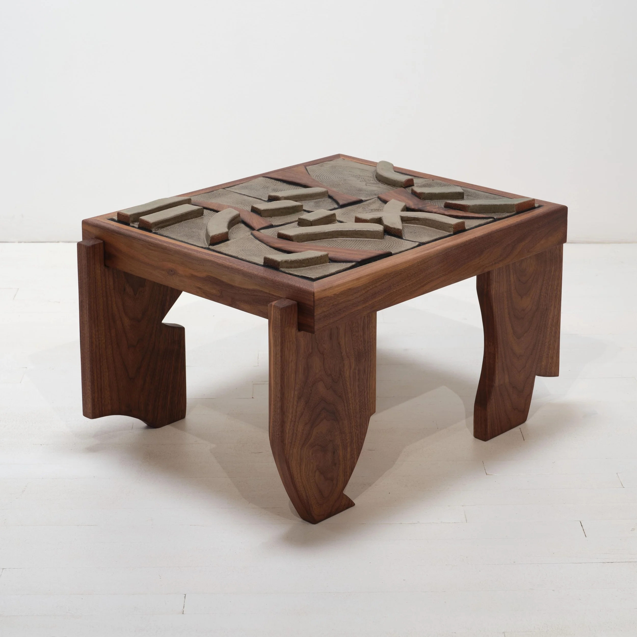 Ben-Medansky-Maison-Truvaille-Nio-Vardan-Install-table.jpg