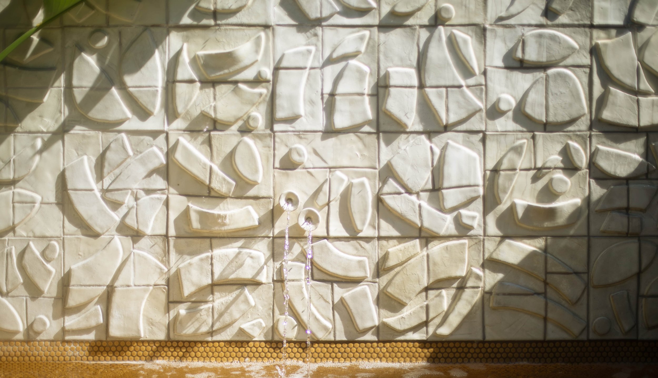 Ben-Medansky-ceramic-fountain-wall-Pheobe-Hono.jpg