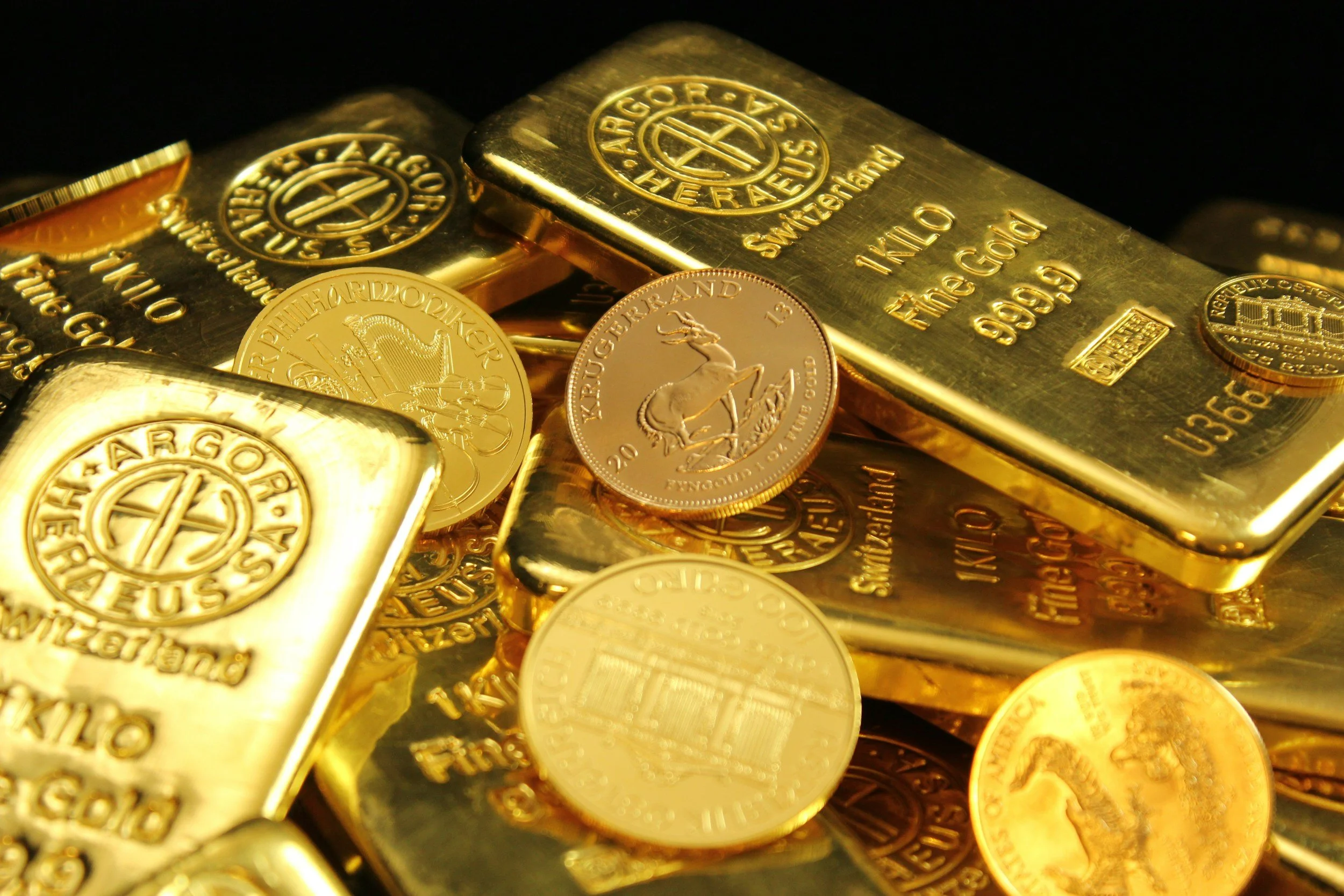 February Investing: Should You Invest in Gold in 2026? What Rising Gold Prices Mean for Your Portfolio