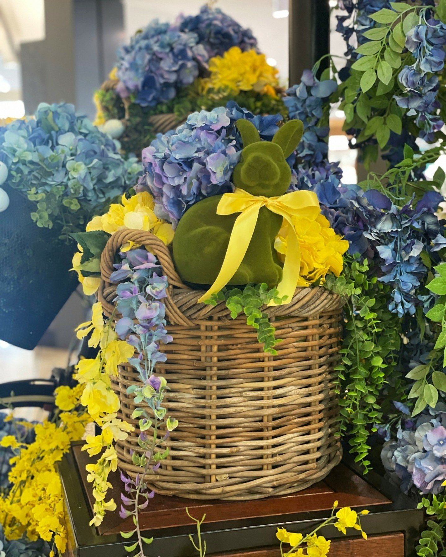 Wishing everyone a safe and Happy Easter! 🌻🐰😀

Displays &amp; styling @thesquaremirrabooka
