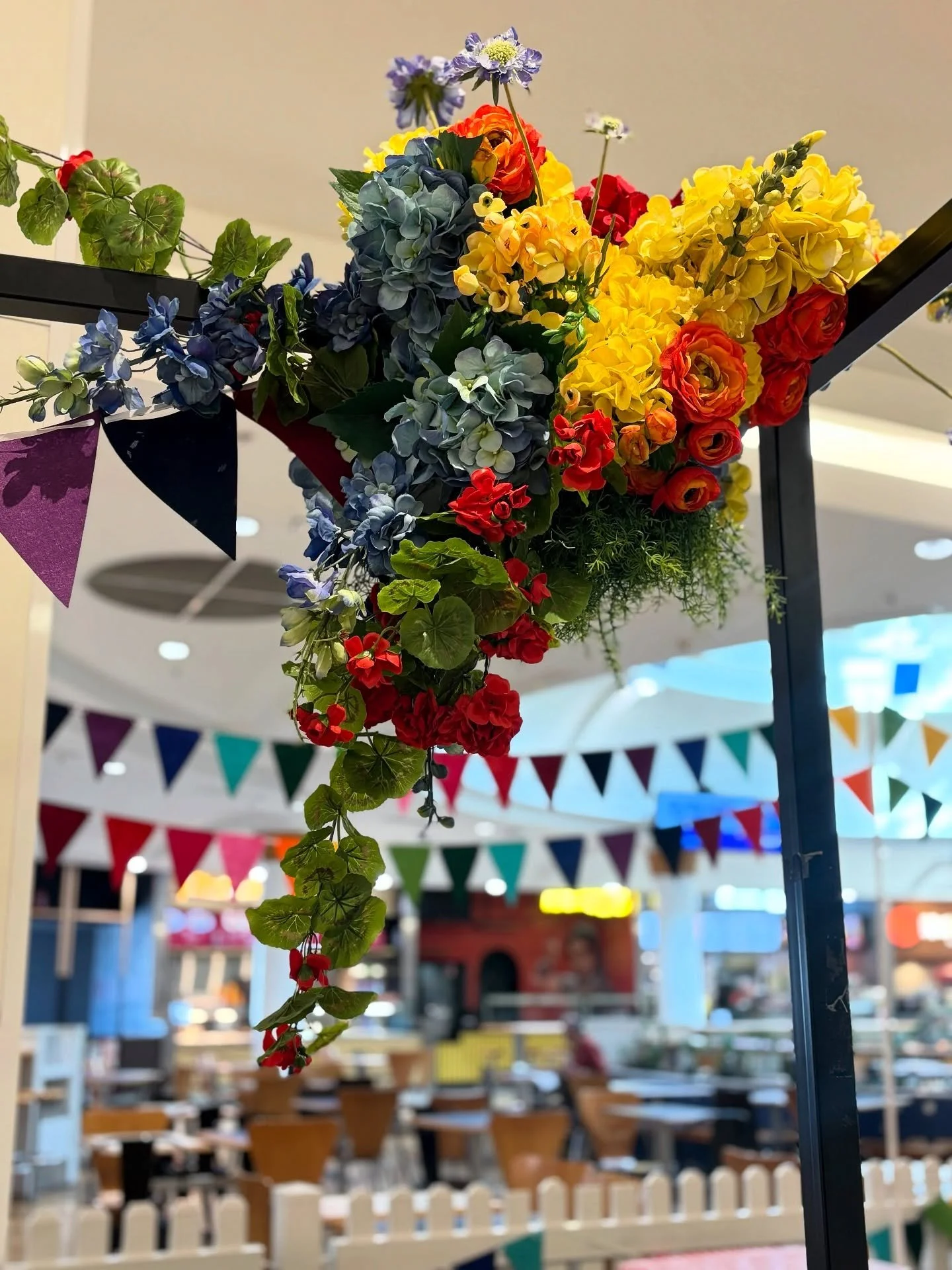 Cart styling details for the Little Foodies zone @thesquaremirrabooka 🌻🌺🌿
Artwork @eodesign_perth 

#designmerchants #designmerchantsperth #silkflowers #eventactivations