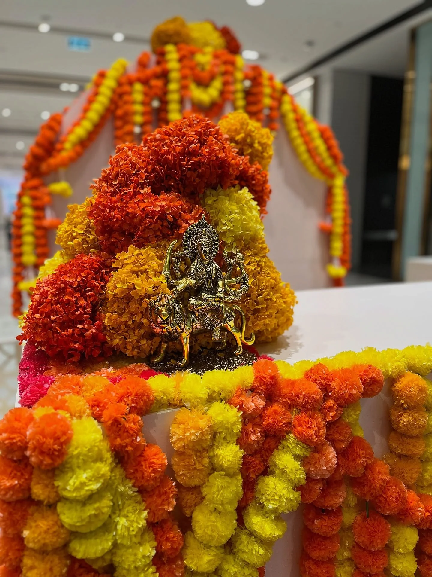 We love the colour and texture of this installation we created for the @westfieldcarousel Diwali celebrations! 💛🧡

#designmerchants #designmerchantsperth
