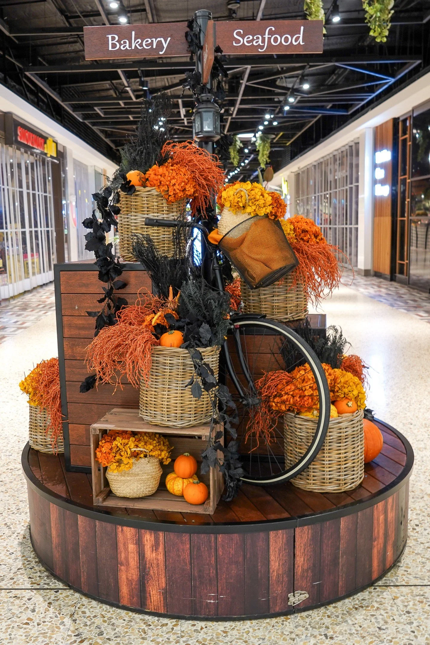The Halloween spirit was sprinkled throughout @thesquaremirrabooka last week including this moody floral bike cart styling. 🎃🖤

#designmerchants #designmerchantsperth #activationstyling #halloween #visualmerchandising