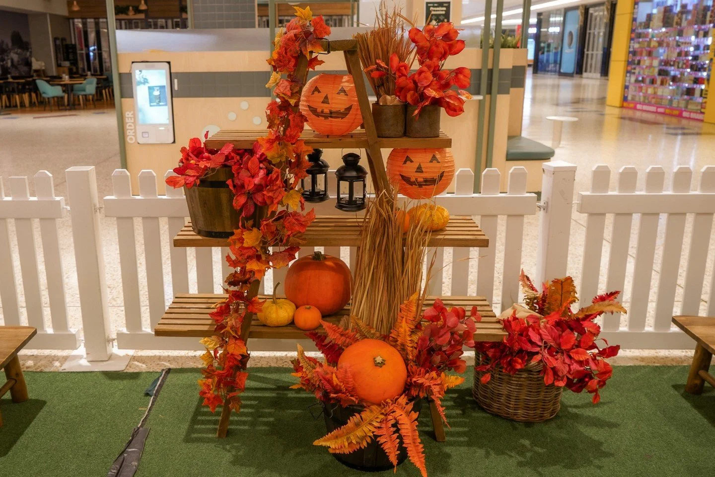 This was a fun, vibrant and colourful Halloween pop-up space for themed activities at @thesquaremirrabooka last week 🧡

#designmerchants #designmerchantsperth #activationstyling #halloween #visualmerchandising