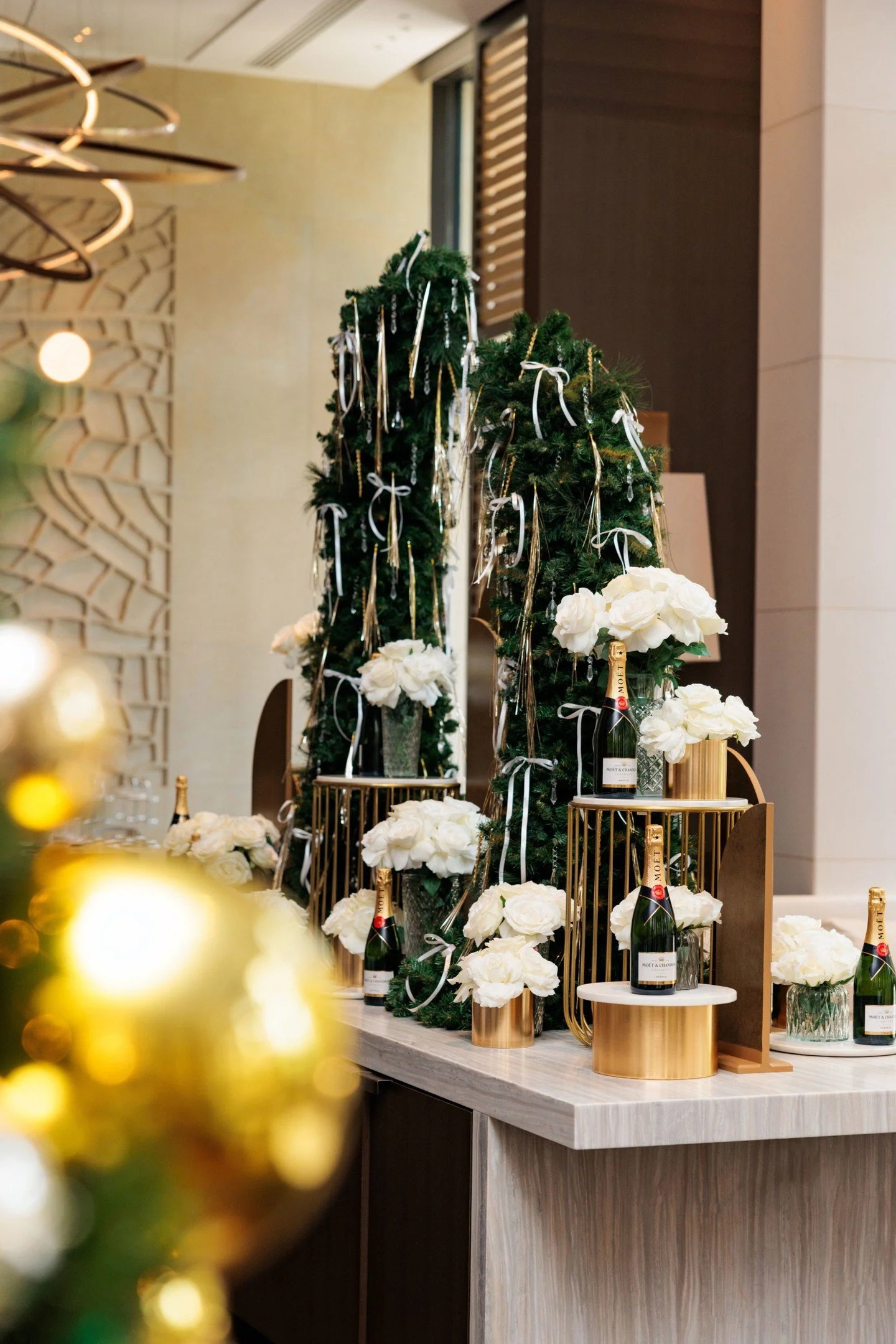 Christmas has definitely arrived at @westinperth 

Make sure that you check out our latest Festive High Tea floral installation in the Haven Lounge if you are heading to The Westin for high tea or another event!

📷 @soco_studios

#designmerchants #d