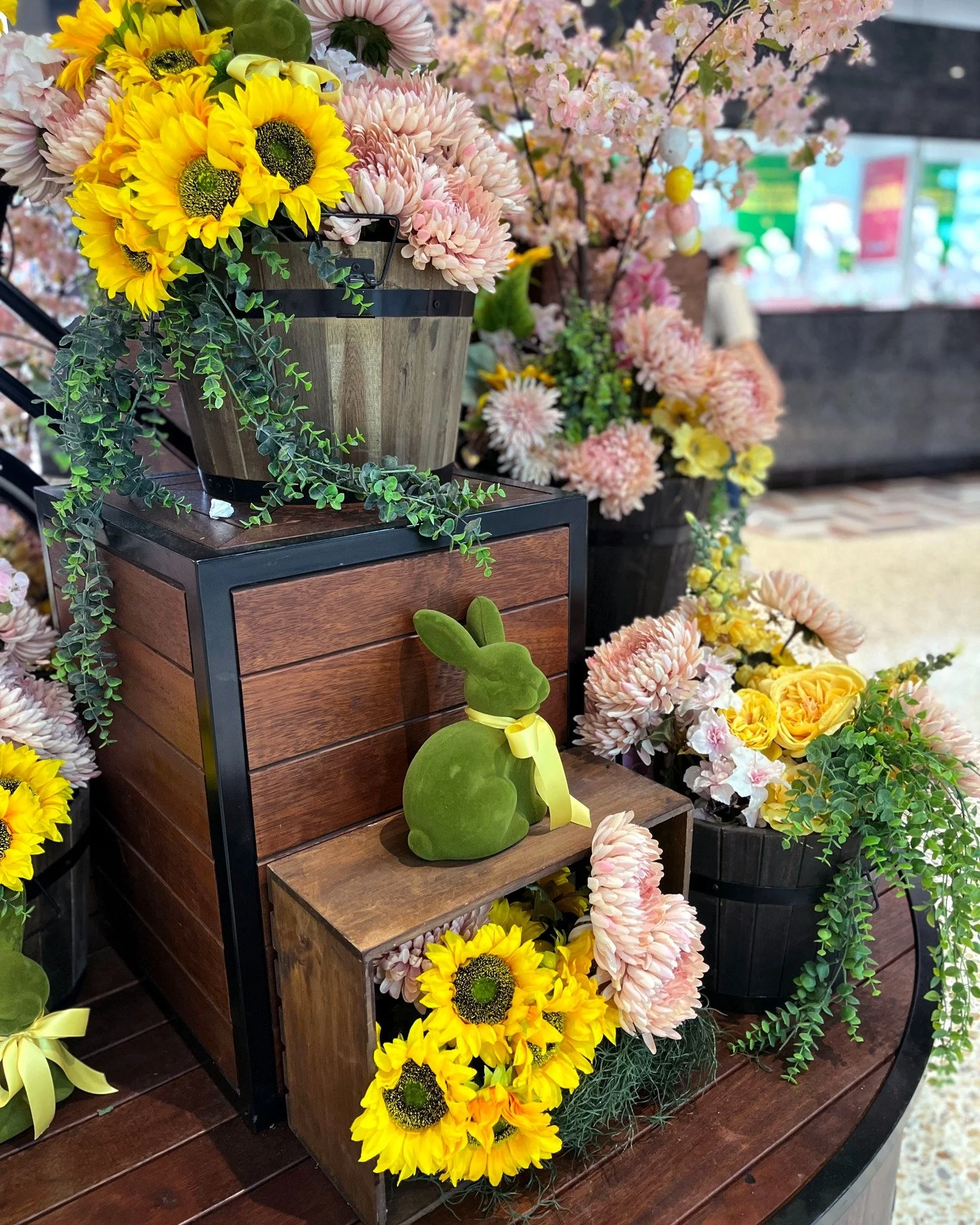 Colourful floral displays and styling for @thesquaremirrabooka  Easter activities in centre, continuing over the weekend! 🐰