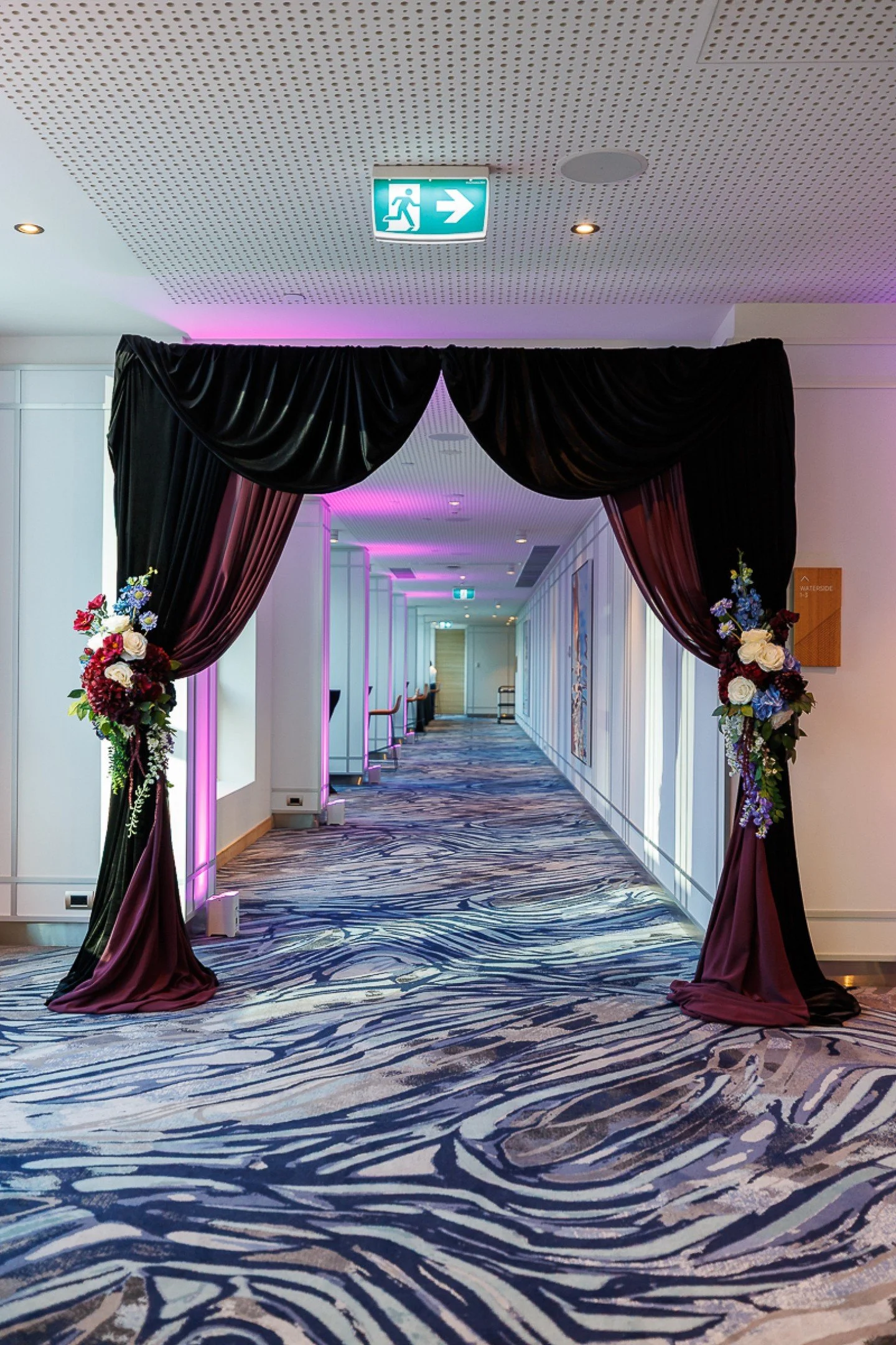 First impressions count!

For the @unilodgecurtin Annual Resident Ball, we wanted guests to experience that wow moment from the minute they stepped out of the lift @doubletreewaterfront

Layering black velvet with aubergine chiffon with lush florals,