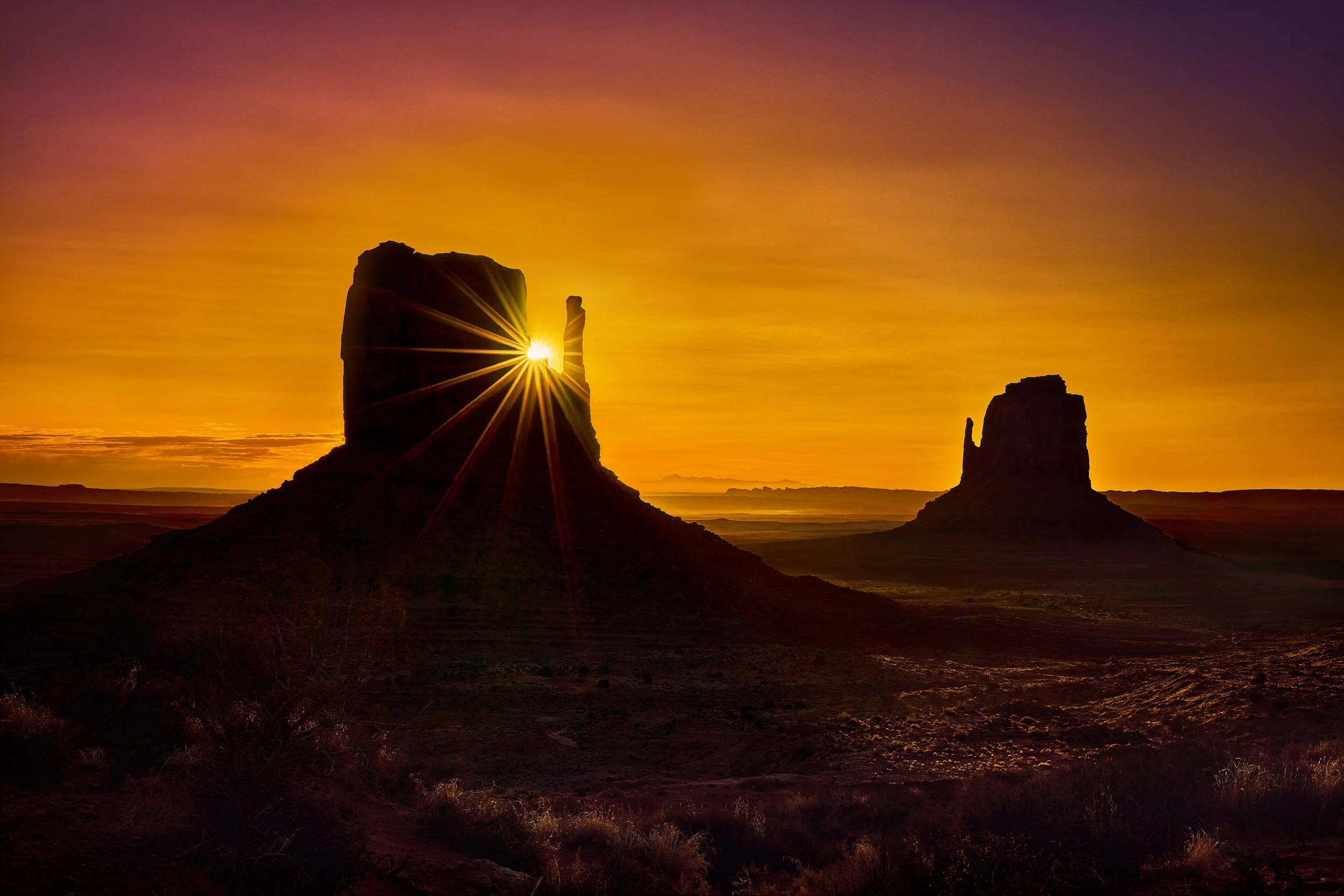Utha-Monument Valley-Mittens-sunburst-2868B.jpg