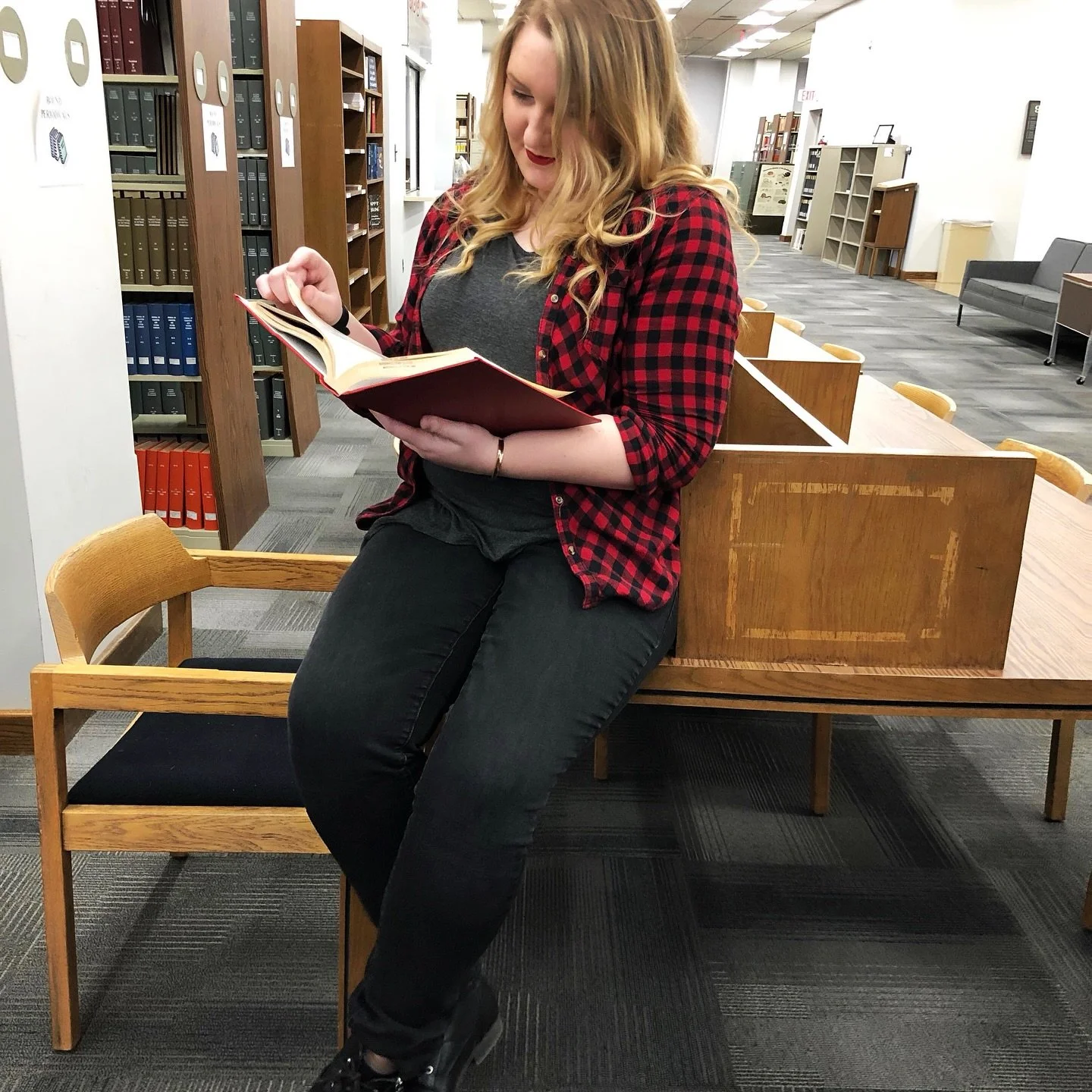 It&rsquo;s hard to believe how much time has passed since this picture was taken (by my beautiful and talented friend @lyxxi.lens ) but college was truly my reading and writing reset. Growing up I was always reading, but as time went on and reading b